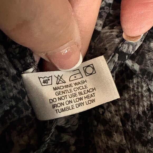 Violet & Claire Blouse Womens Size Large Snake Print Sheer Long Sleeve Neck Tie - Picture 7 of 10